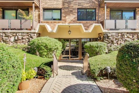 Tiny photo for 121 S Vail Avenue #403, Arlington Heights, IL 60005 (MLS # 12490748)