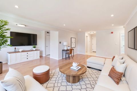 Tiny photo for 121 S Vail Avenue #403, Arlington Heights, IL 60005 (MLS # 12490748)