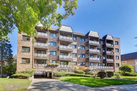 Photo of 121 S Vail Avenue #403, Arlington Heights, IL 60005 (MLS # 12490748)