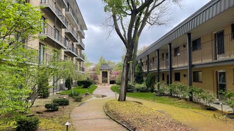 Tiny photo for 6221 N Niagara Avenue #401, Chicago, IL 60631 (MLS # 12487976)