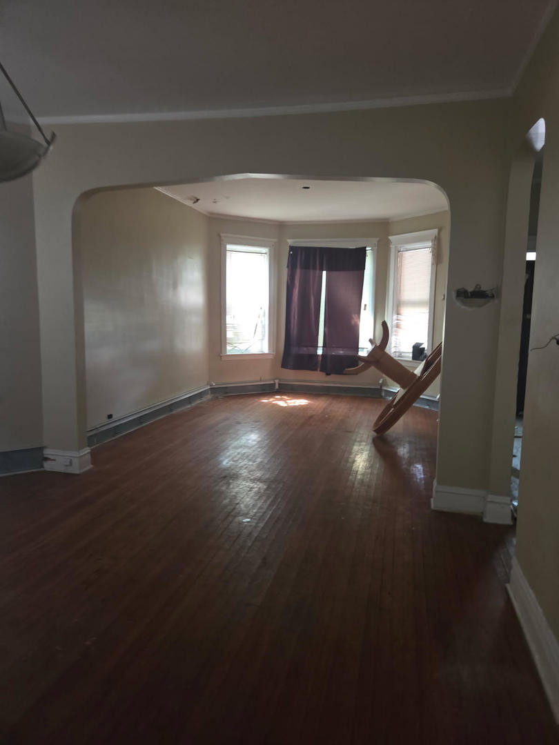 3944 W Gladys Avenue
