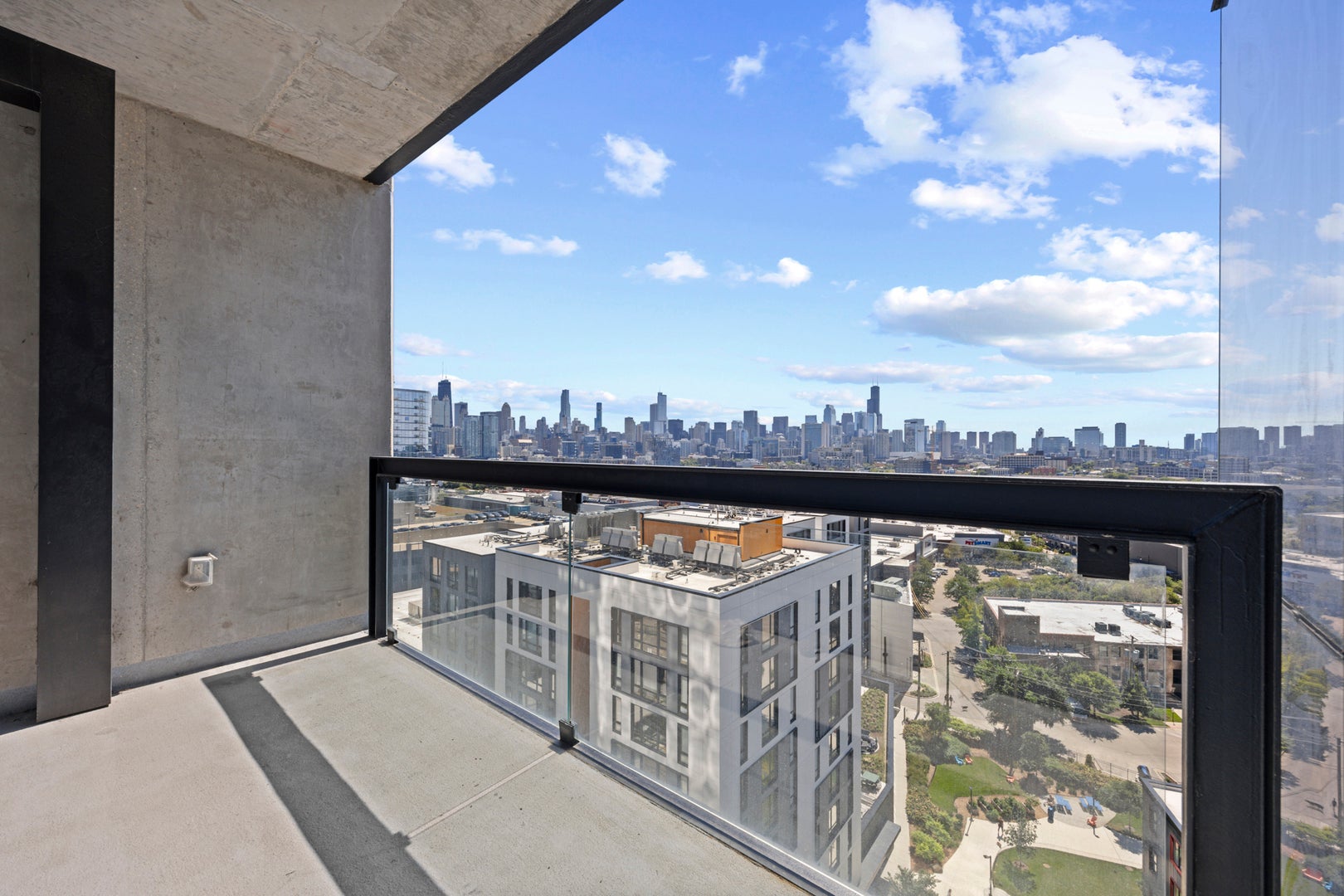 860 W Blackhawk Street 1401