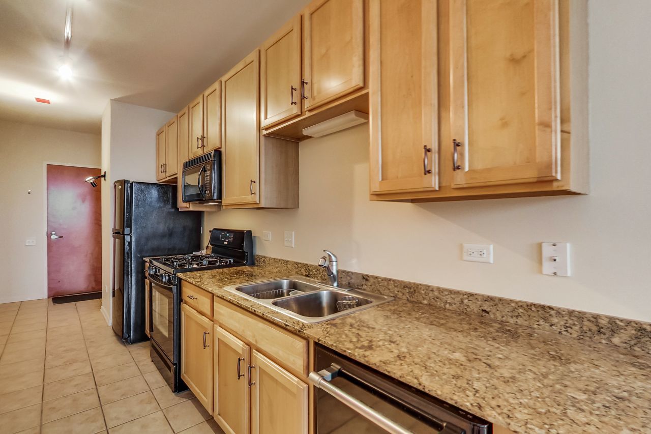 210 S Desplaines Street 803