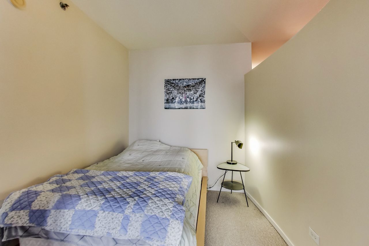 210 S Desplaines Street 803