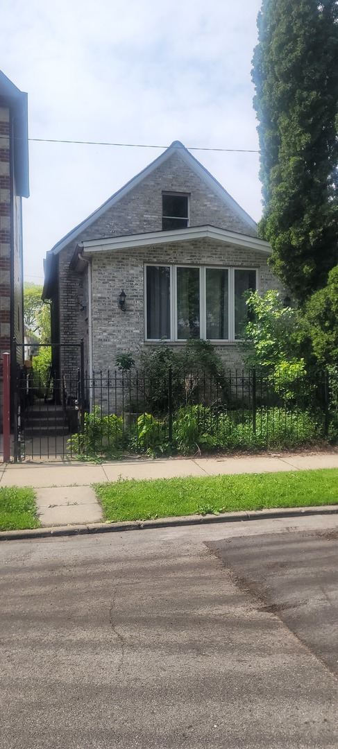 541 W 44th Place