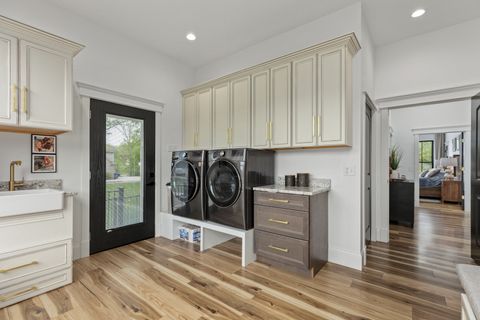 Tiny photo for 10028 E Pineridge Drive, Effingham, IL 62401 (MLS # 12596836)