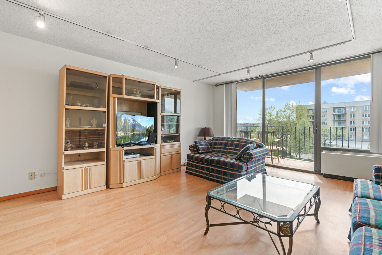 2000 Saint Regis Drive 4E