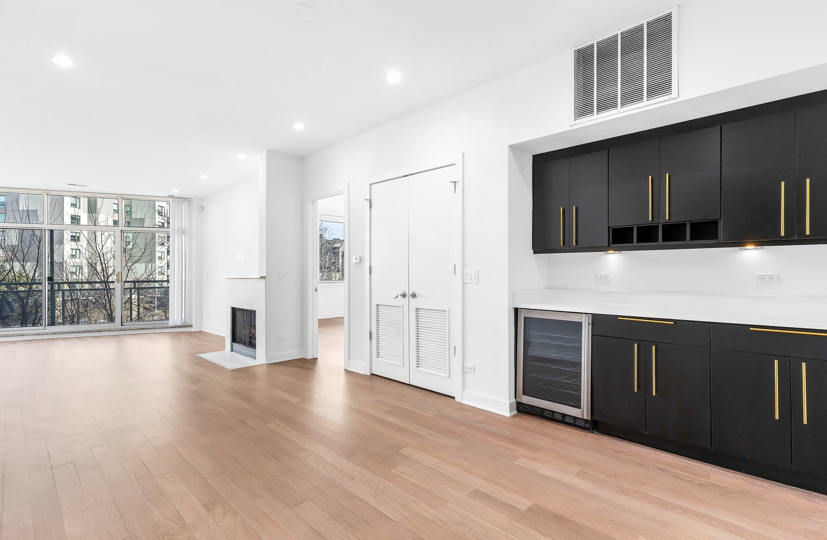 914 W Hubbard Street 304