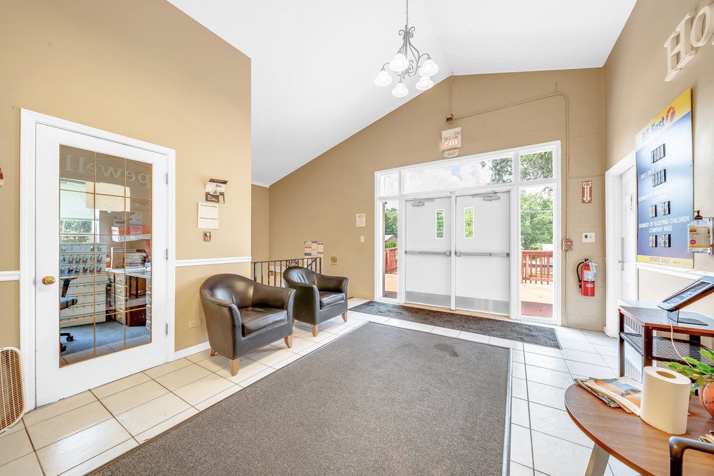 1352 N Cedar Road