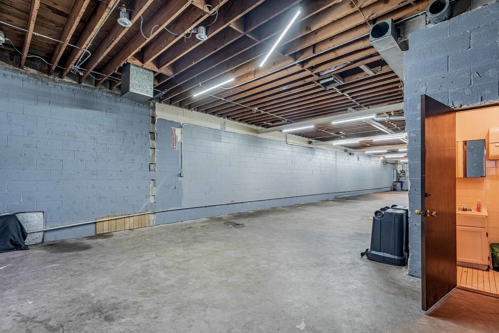 4447 W Belmont Avenue