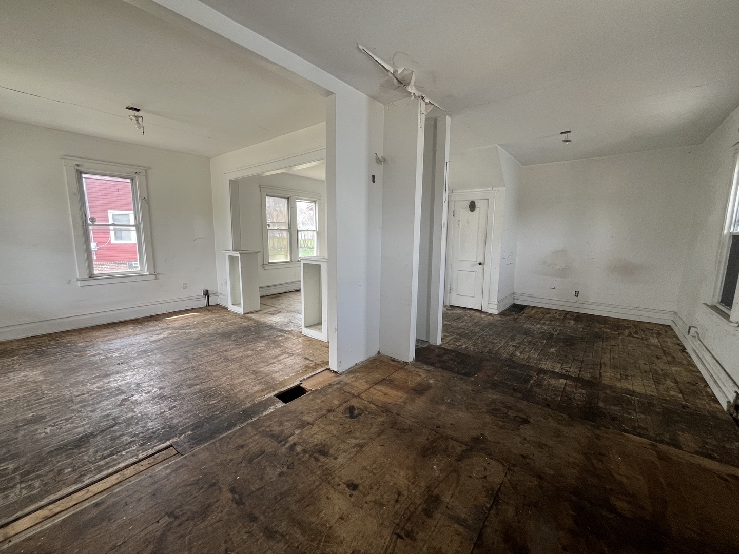 1324 E New York Street