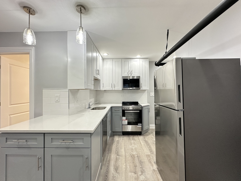 1224 W Rosemont Avenue GDN