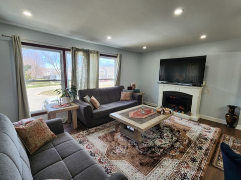 Tiny photo for 2011 Farnham Court, Schaumburg, IL 60194 (MLS # 12564066)