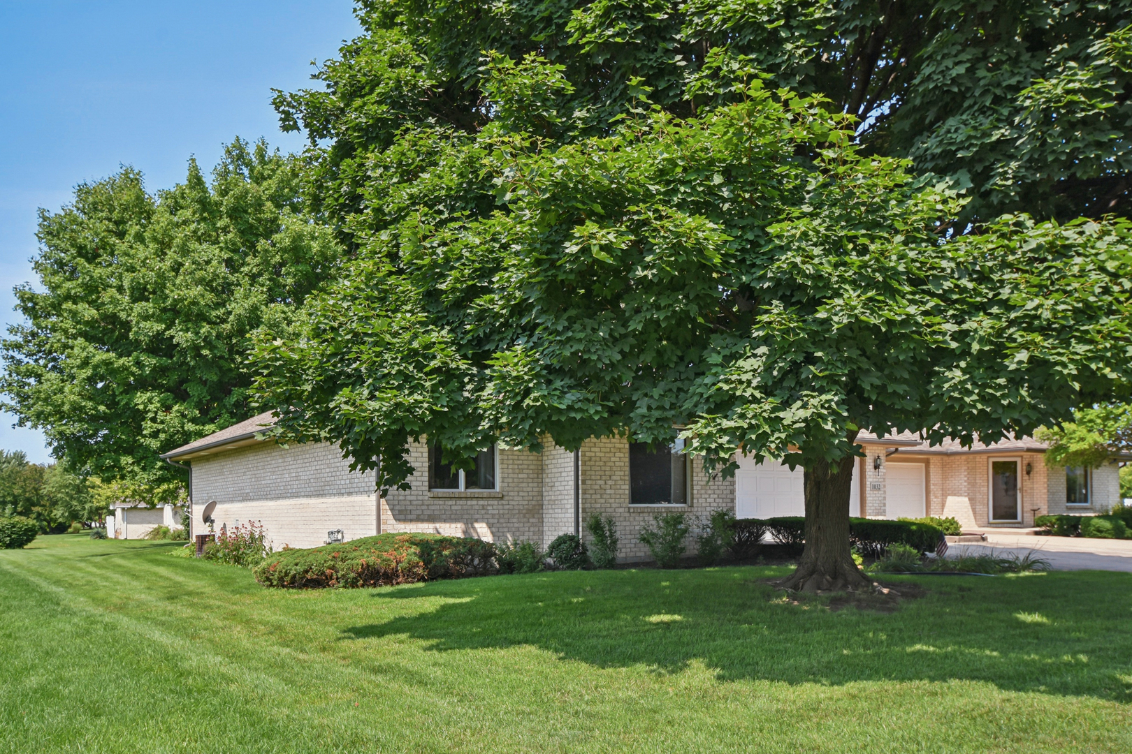1032 Edgewater Drive