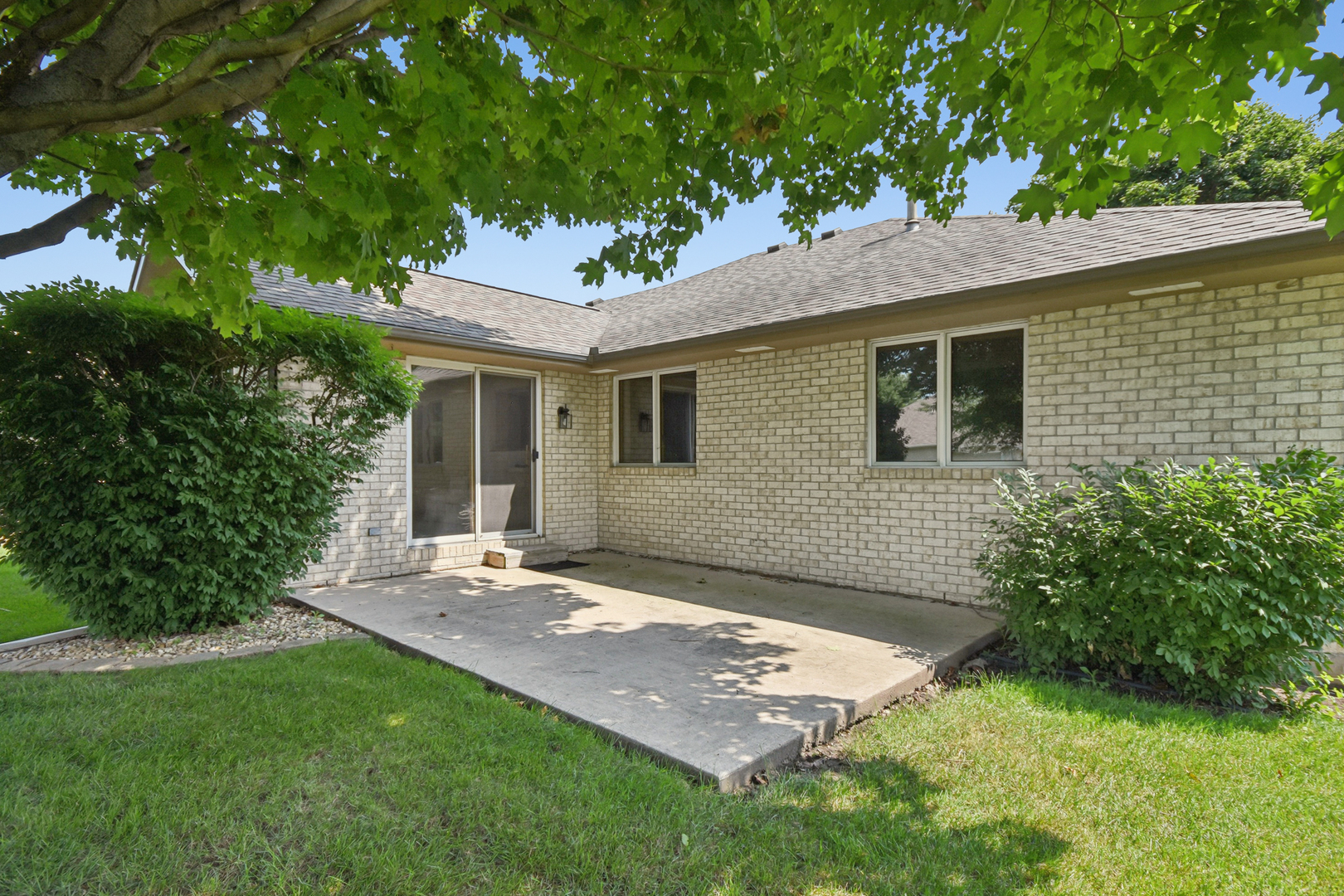 1032 Edgewater Drive