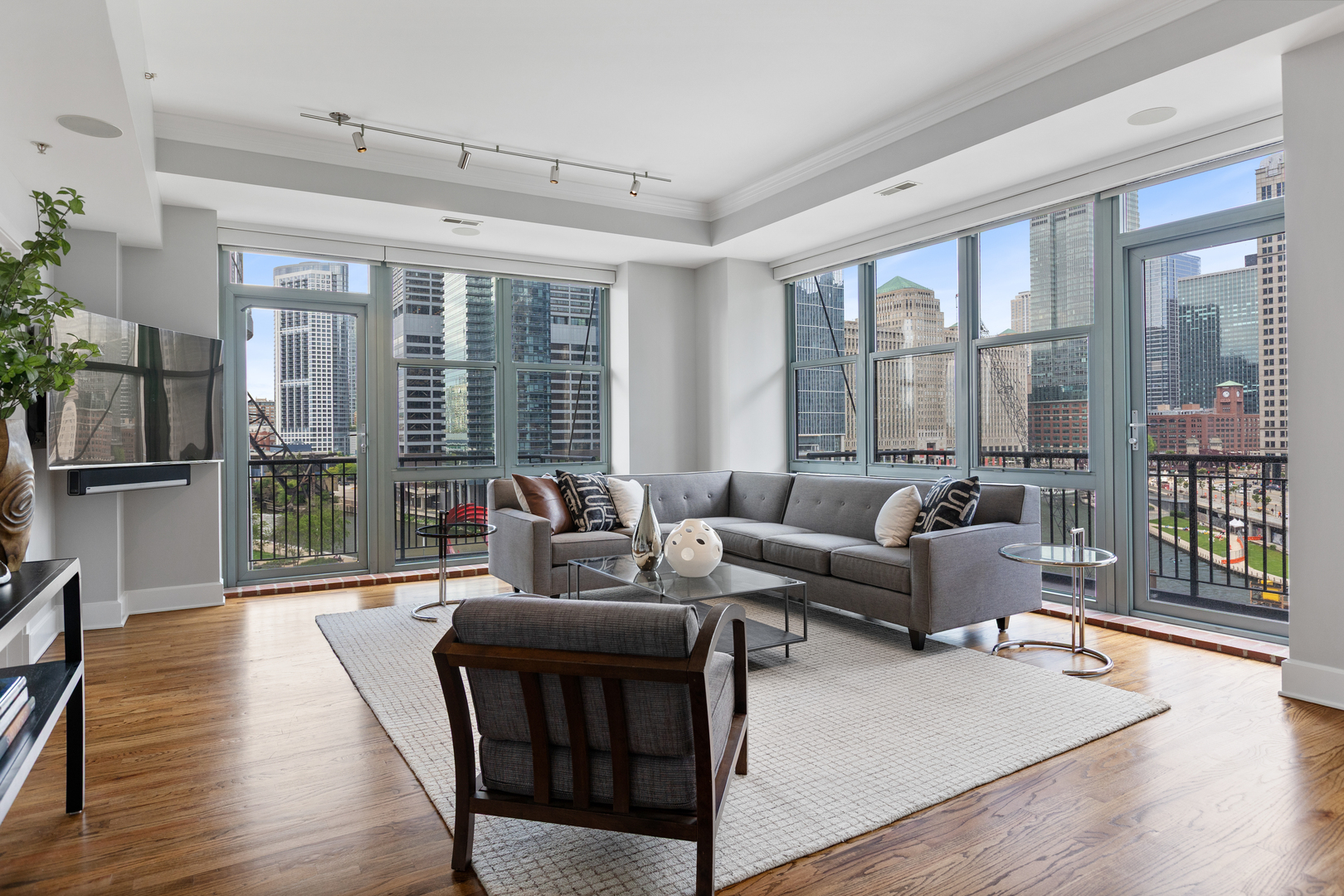 165 N CANAL Street 712