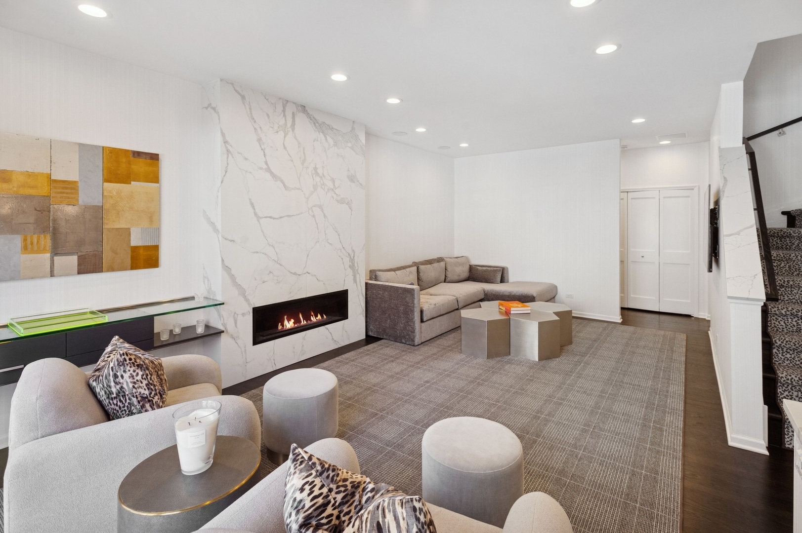 123 W OAK Street G