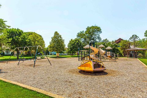 Tiny photo for 1800 Darnell Street, Libertyville, IL 60048 (MLS # 12619341)