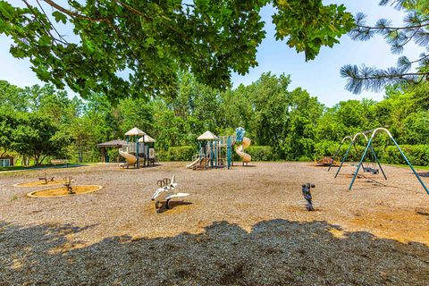 Tiny photo for 1800 Darnell Street, Libertyville, IL 60048 (MLS # 12619341)