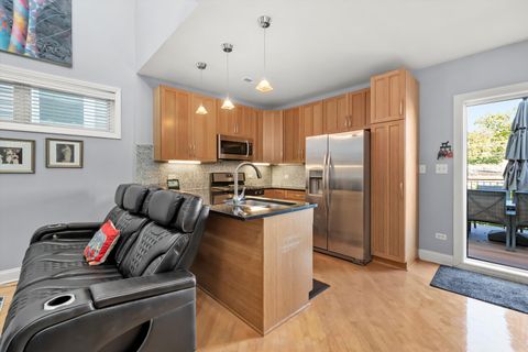 Tiny photo for 819 N Damen Avenue #3, Chicago, IL 60622 (MLS # 12498342)