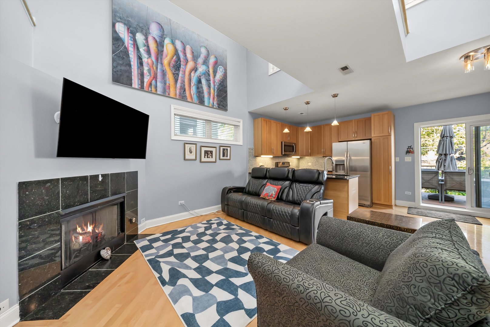 819 N Damen Avenue 3