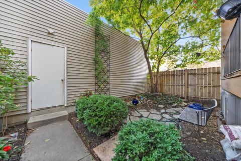Tiny photo for 819 N Damen Avenue #3, Chicago, IL 60622 (MLS # 12498342)