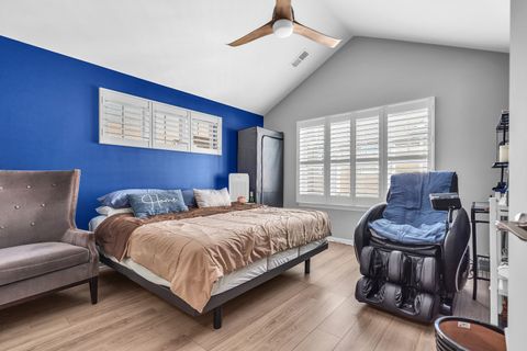 Tiny photo for 843 Lexington Circle E #E, Des Plaines, IL 60016 (MLS # 12488328)