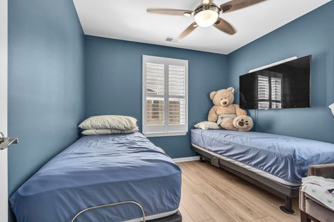 Tiny photo for 843 Lexington Circle E #E, Des Plaines, IL 60016 (MLS # 12488328)