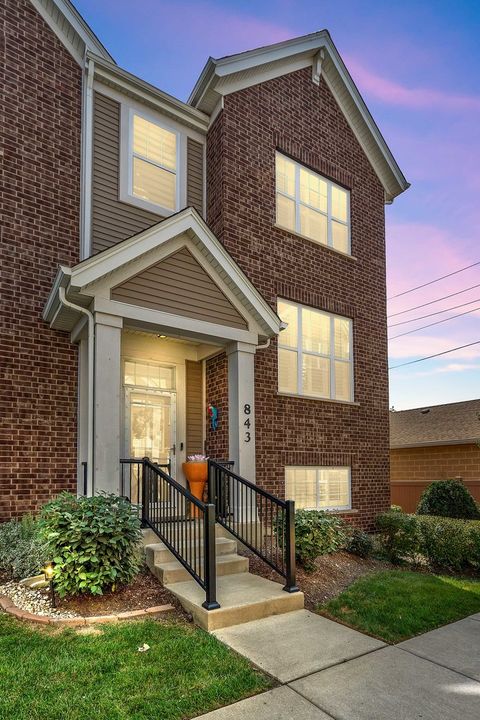 Photo of 843 Lexington Circle E #E, Des Plaines, IL 60016 (MLS # 12488328)