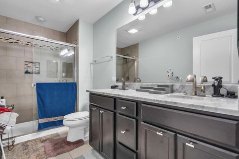 Tiny photo for 843 Lexington Circle E #E, Des Plaines, IL 60016 (MLS # 12488328)