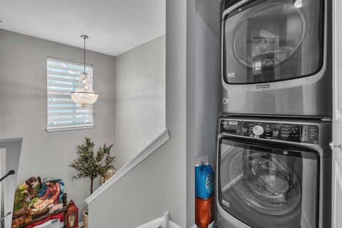 Tiny photo for 843 Lexington Circle E #E, Des Plaines, IL 60016 (MLS # 12488328)