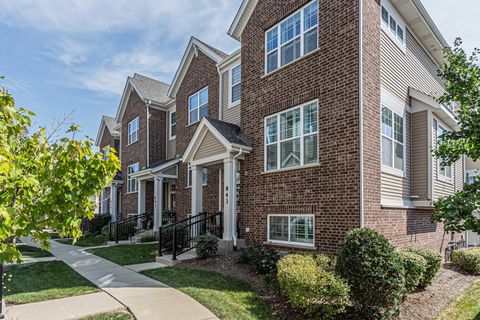 Tiny photo for 843 Lexington Circle E #E, Des Plaines, IL 60016 (MLS # 12488328)
