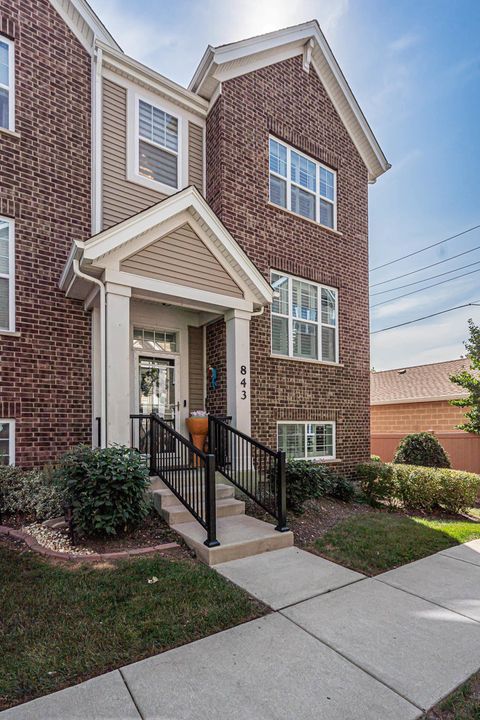 Tiny photo for 843 Lexington Circle E #E, Des Plaines, IL 60016 (MLS # 12488328)