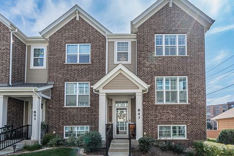 Tiny photo for 843 Lexington Circle E #E, Des Plaines, IL 60016 (MLS # 12488328)
