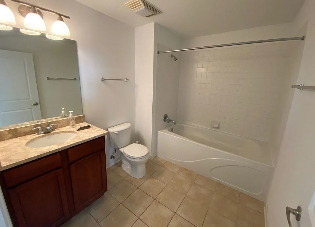 1228 W Monroe Street 403