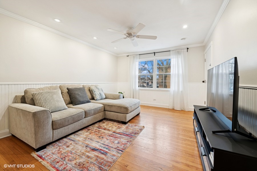 4117 W Berteau Avenue 204