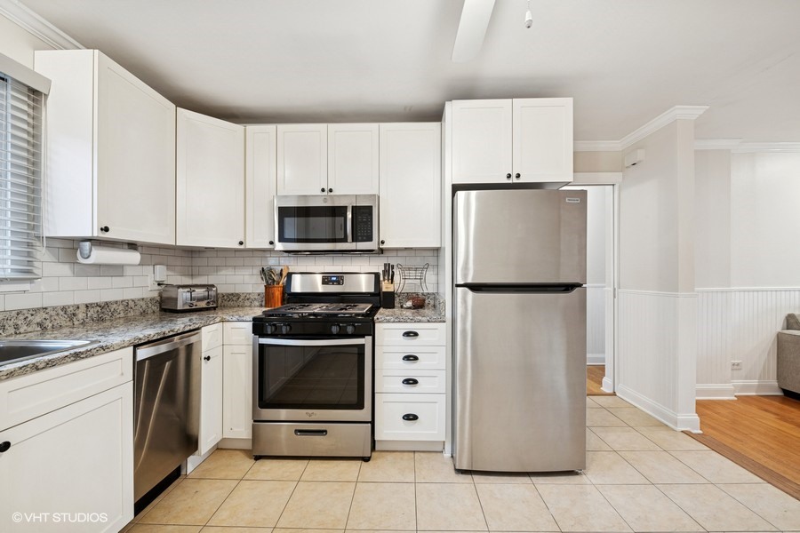 4117 W Berteau Avenue 204