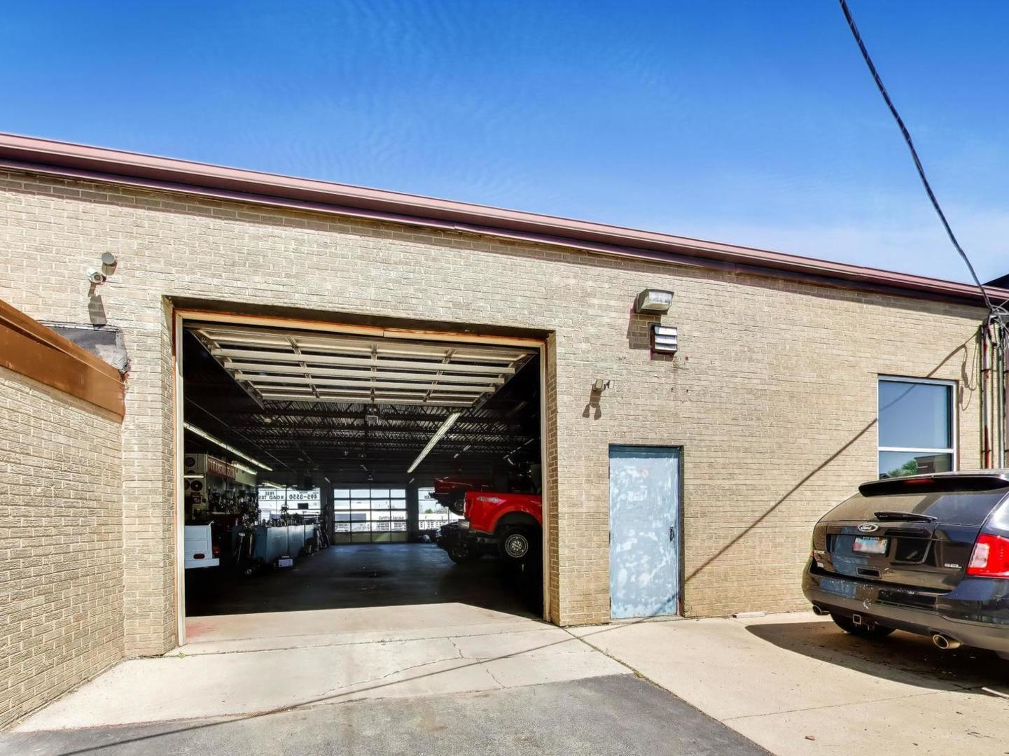 18W325 Roosevelt Road
