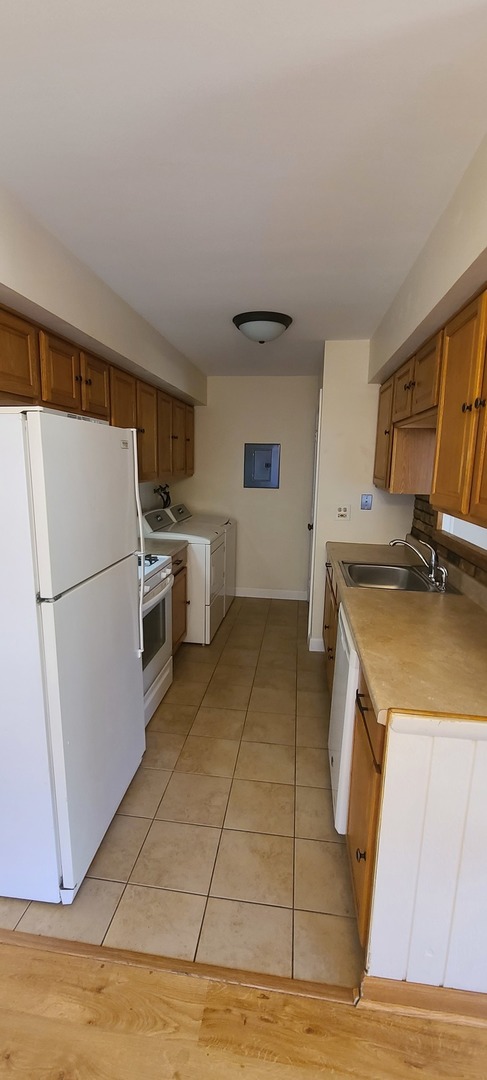 1556 Quaker Lane 174b