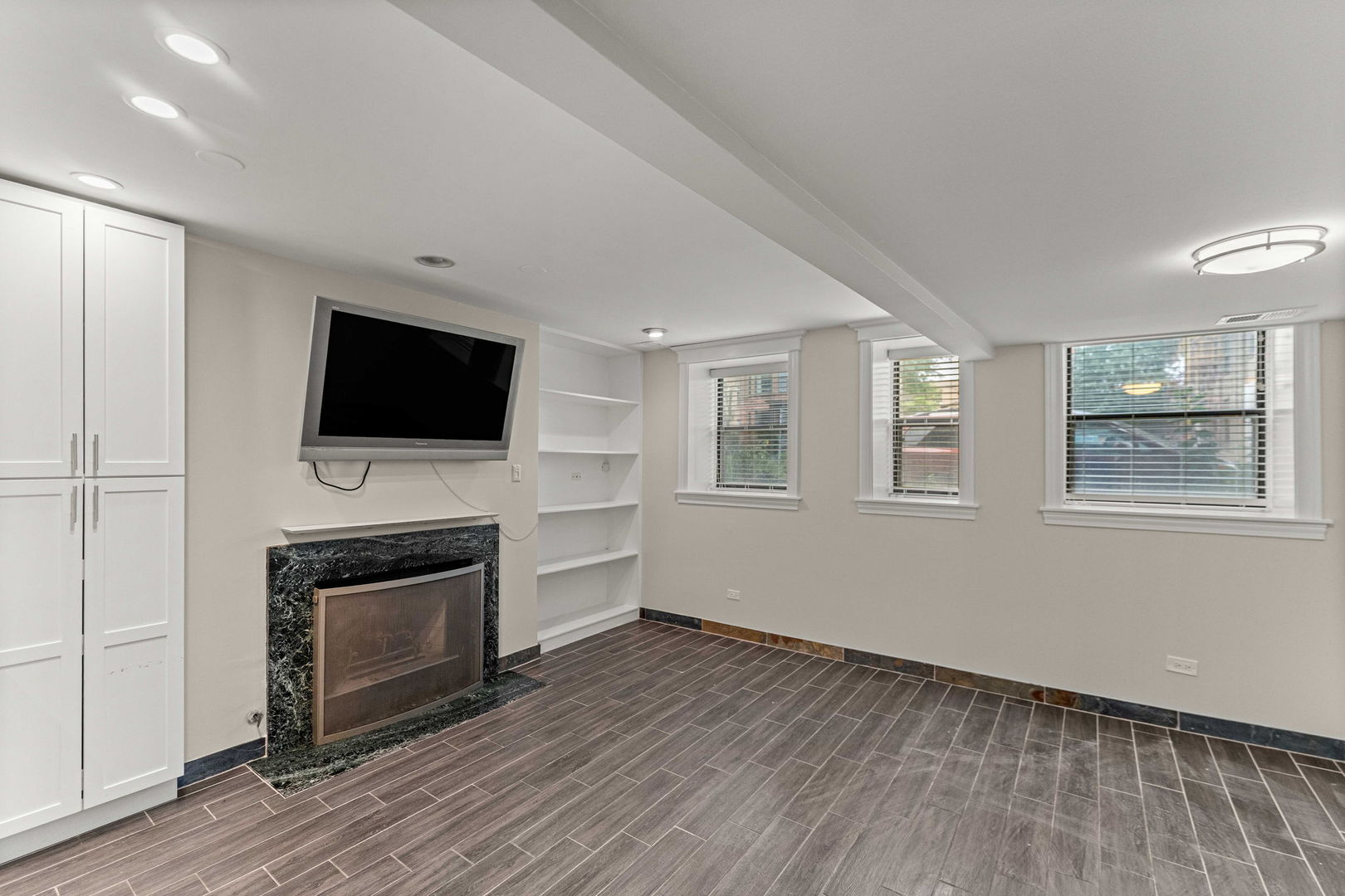 4214 N Kenmore Avenue GF