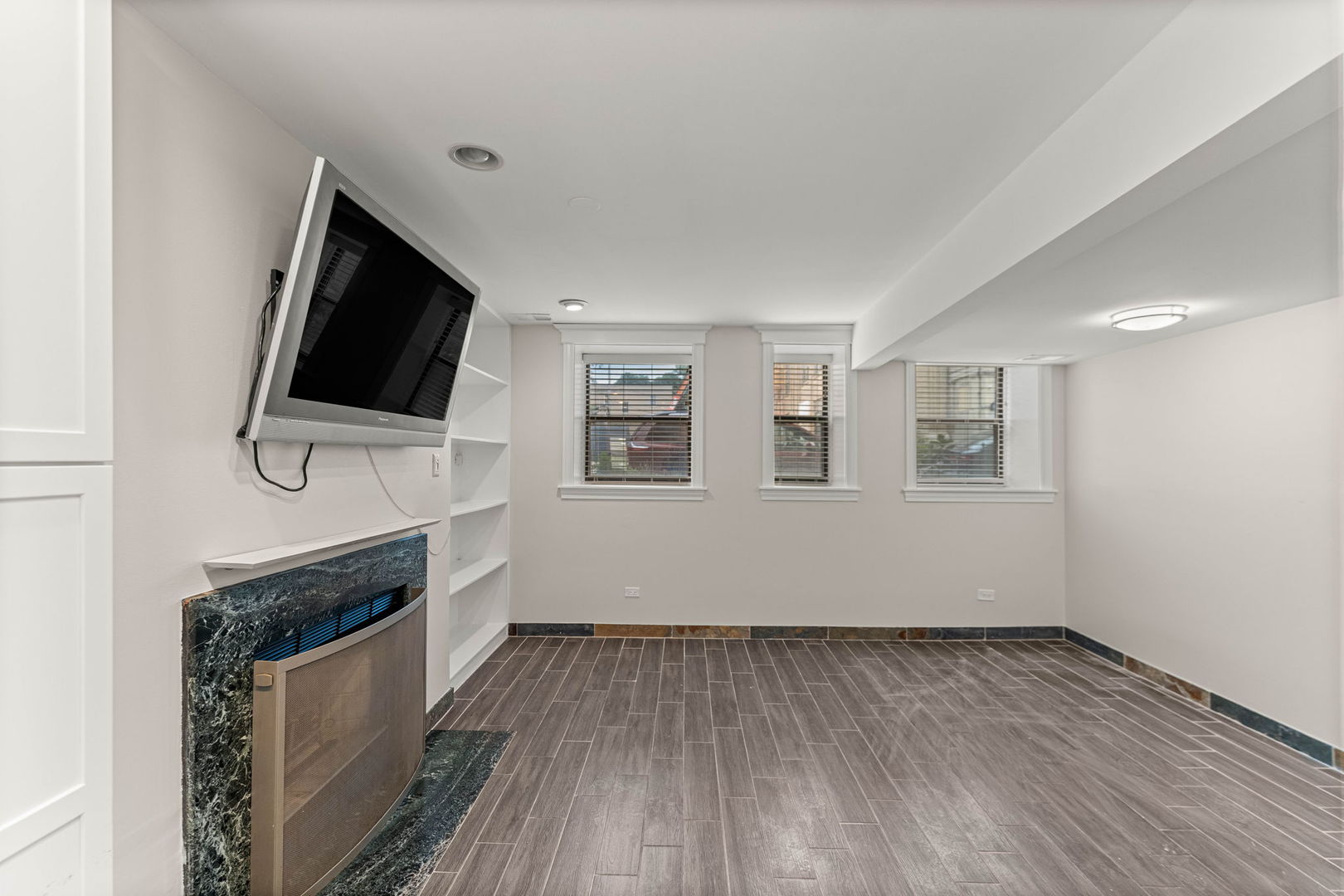 4214 N Kenmore Avenue GF