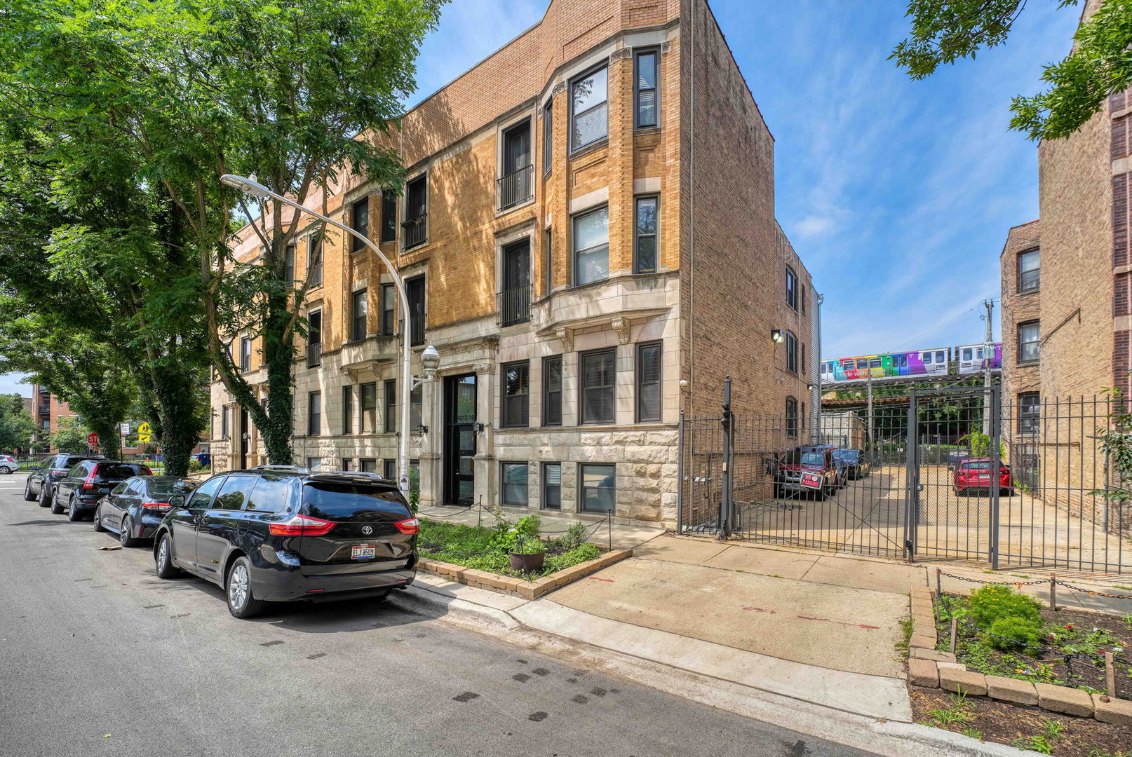 4214 N Kenmore Avenue GF