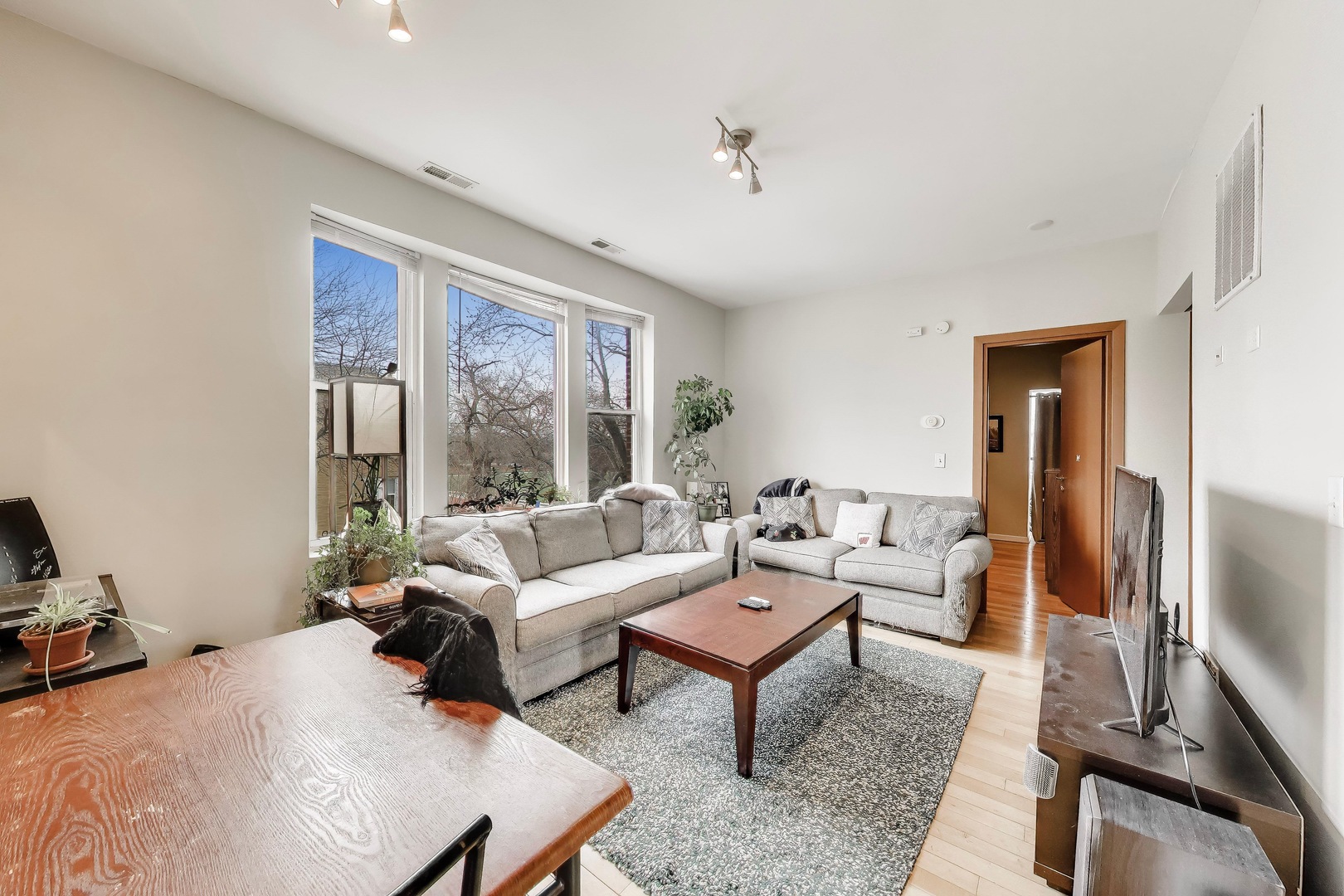 3105 W Argyle Street 3