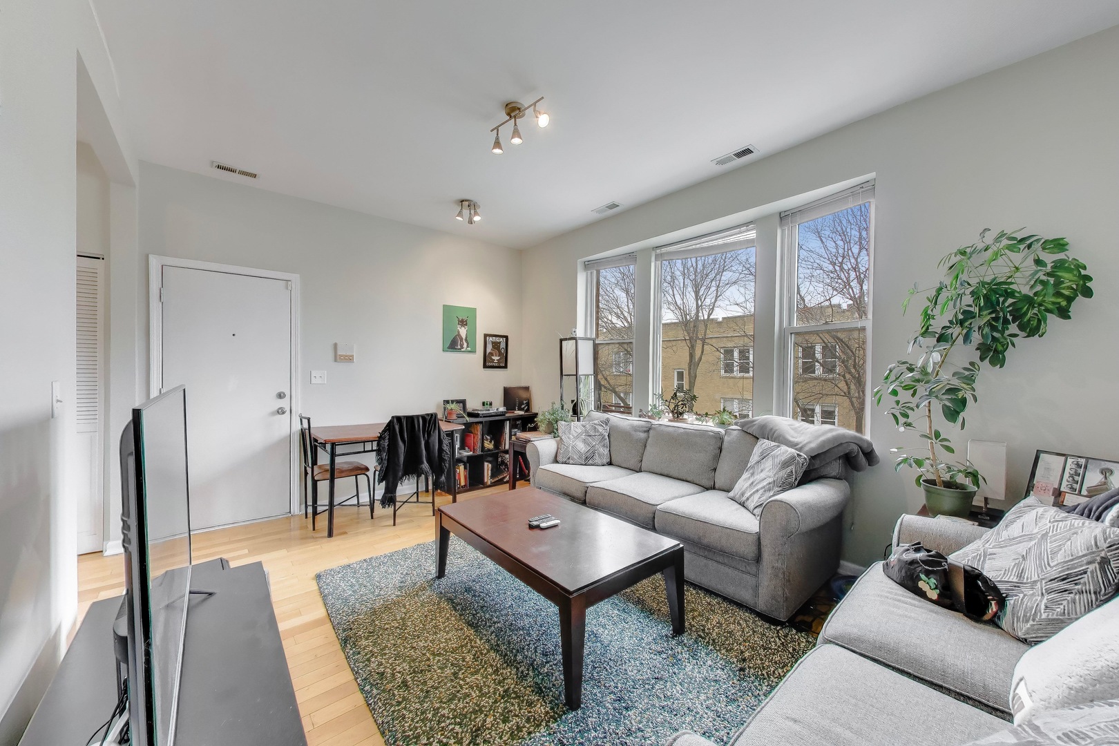 3105 W Argyle Street 3