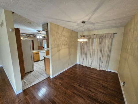 Tiny photo for 2 Linnview Drive, Mt Vernon, IL 62864 (MLS # 12586212)