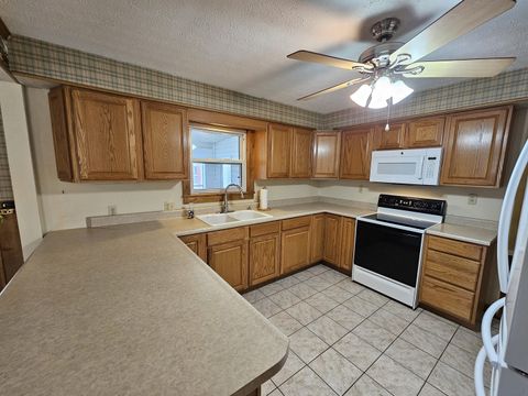 Tiny photo for 2 Linnview Drive, Mt Vernon, IL 62864 (MLS # 12586212)