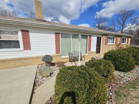 Tiny photo for 2 Linnview Drive, Mt Vernon, IL 62864 (MLS # 12586212)