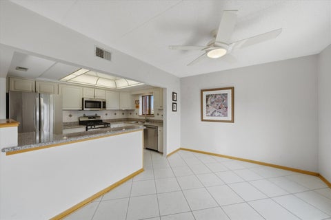 Tiny photo for 545 S River Road #505, Des Plaines, IL 60016 (MLS # 12715772)