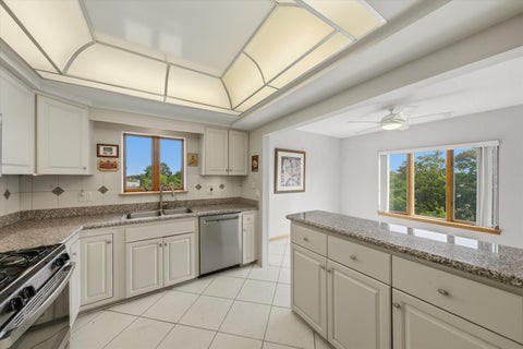 Tiny photo for 545 S River Road #505, Des Plaines, IL 60016 (MLS # 12715772)