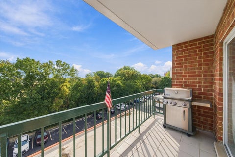Tiny photo for 545 S River Road #505, Des Plaines, IL 60016 (MLS # 12715772)